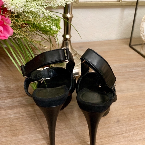 ONE OF A KIND Gucci Platform Black Sandals - Picture 2 of 8